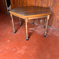Tavolo esagonale in legno