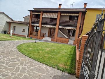 Appartamento piano terra,giardino privato cantina