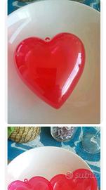 Scatola in plastica a forma di cuore 