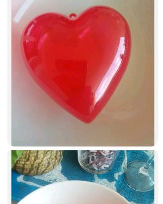 Scatola in plastica a forma di cuore 