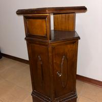 Mobiletto a forma esagonale in legno