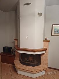 camino a legna con inserto a ventilazione forzata