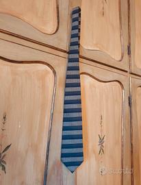 Cravatta Haans con motivo a righe orizzontali