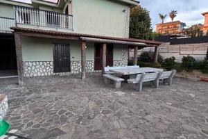 Villa di 220 m² con 4 locali e box auto a Pozzuoli