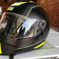 Casco con visiera parasole nascosta