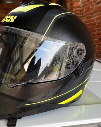 Casco con visiera parasole nascosta