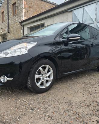 Peugeot 208 1.4 HDi 68 CV 3 porte Allure