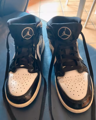 Scarpe Air Jordan 1 buanche e nere numero 36.5