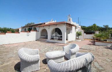 VILLA A SCHIERA A CENTOLA