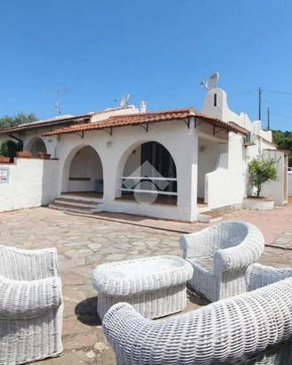 VILLA A SCHIERA A CENTOLA