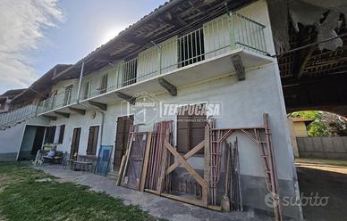 CASA INDIPENDENTE CON AMPI SPAZI ESTERNI