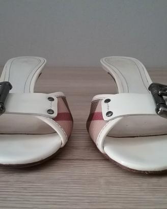 Burberry ciabatte/sandali in vernice
