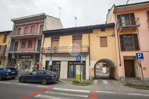 4 LOCALI A GENOLA
