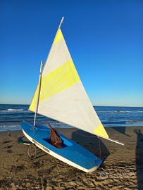 Piccola barca a vela deriva alpa skip