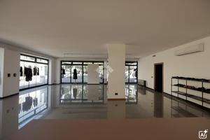 NEGOZIO A CASTELLO DI GODEGO