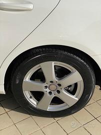 Cerchi in lega Mercedes 17” con gomme e sensori