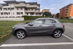 MERCEDES GLA AUTOMATIC SPORT 200d 2019
