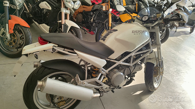 Ducati Monster 600 dark