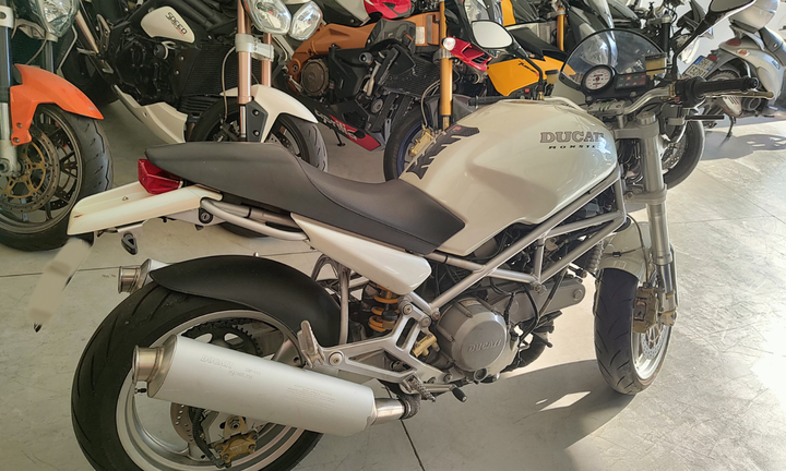 Ducati Monster 600 dark