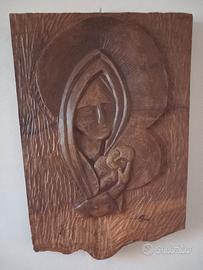 Madonna con bambino intagliata