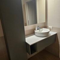 bagno ikea con lavabo e colonna
