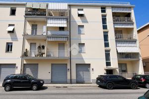 3 LOCALI A FOLLONICA