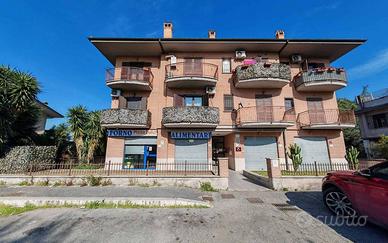 Attività / Licenza di 300 m² a Roma