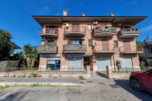 Attività / Licenza di 300 m² a Roma