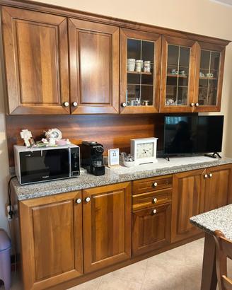 Cucina Caramel in noce legno nazionale e tavolo
