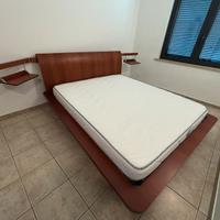 Letto matrimoniale. STRUTTURA + MATERASSO