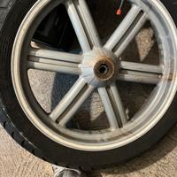 Cerchio + gomma 120/70/15 aprilia sportcity 200