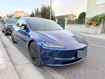 TESLA MODEL 3 HIGLAND PREMIUM