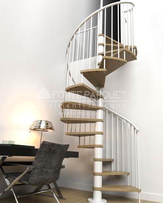 Scala a chiocciola in metallo con gradini in legno