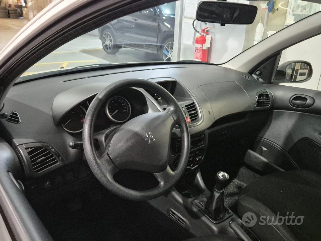 Peugeot 206 Plus 2010 photo 5