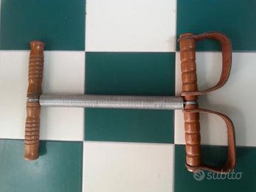 Attrezzo ginnastica / estensore a   molla  vintage
