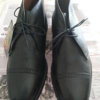 Scarpe nere con lacci