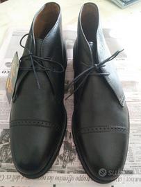 Scarpe nere con lacci