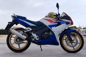 Honda CBR 125R – 125cc – 2013 – 7.000 km