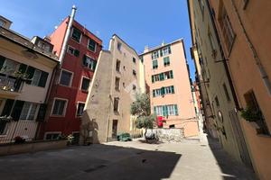 2 LOCALI A GENOVA