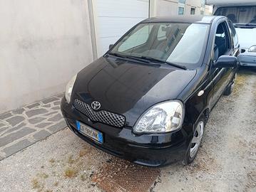 auto Toyota Yaris 2003 riverniciata  .365000 km