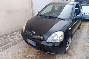auto Toyota Yaris 2003 riverniciata  .365000 km