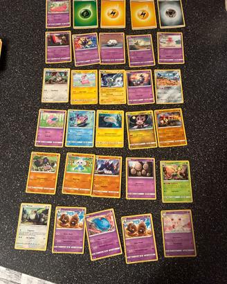 Carte pokemon  180 pezzi miste varie