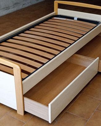 Letto singolo in legno