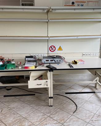 Tavolo banco da lavoro per usi elettrici o altro
