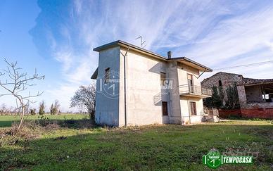Casa indipendente a Borgonovo Val Tidone 4 locali