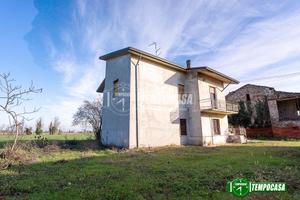 Casa indipendente a Borgonovo Val Tidone 4 locali