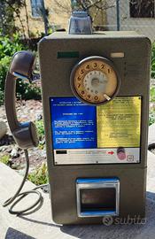 Telefono pubblico italiano a gettoni modello Sip "