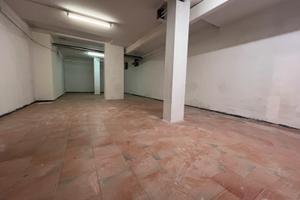 Magazzino a Massa sul Viale Stazione