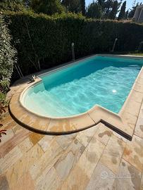 Bordo per  piscina in cemento color sabbia