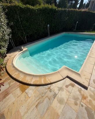 Bordo per  piscina in cemento color sabbia